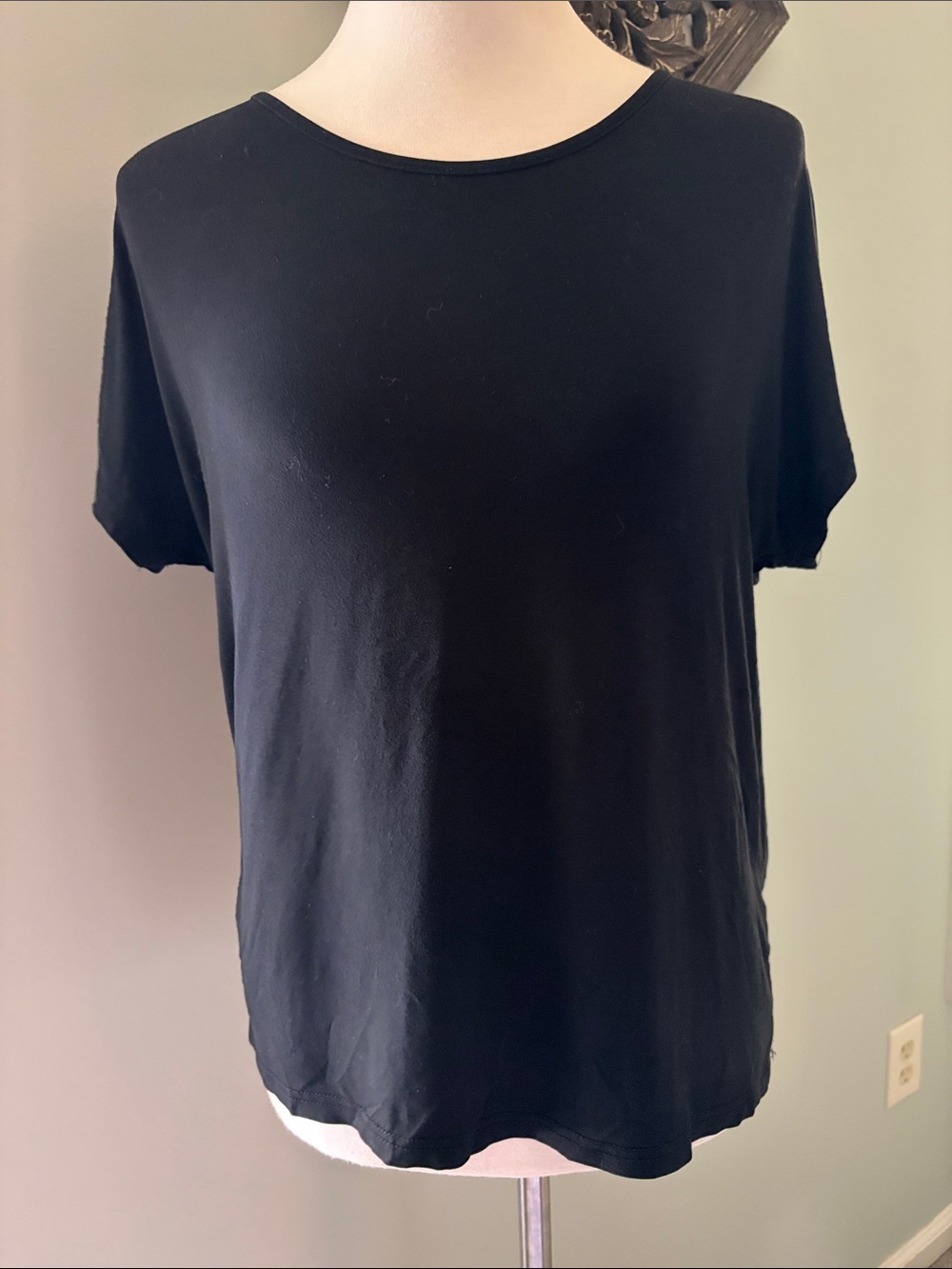 Black Women's Short Sleeve Crewneck Top